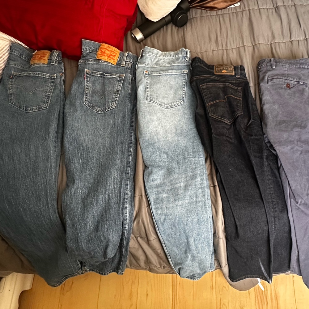 6 pairs of Levi’s Jeans